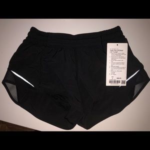 Black Lululemon hottie hot shorts 2.5